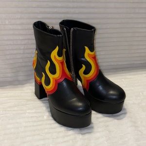 Current Mood Burner Boots Size 7